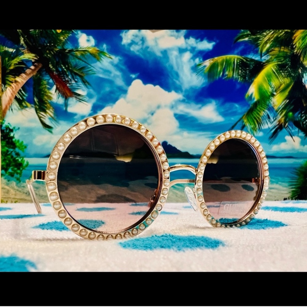 GUESS Women’s Gold Round Sunglasses w/Pearl trim on rim 👓💕
